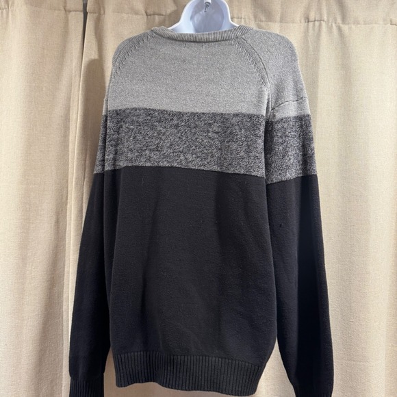 IZOD Mens XXL Sweater Color Block Crew‎ Neck Pullover Gray Black Knitwear - Picture 3 of 5